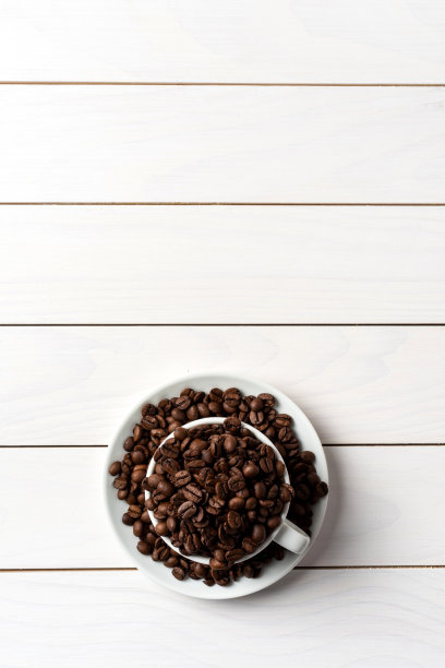 用白咖啡杯烘焙咖啡豆图片下载