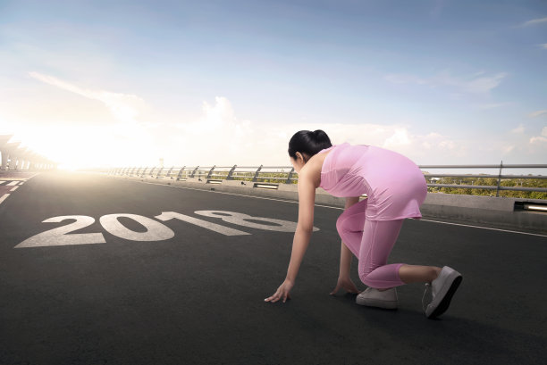 年轻的亚洲女运动员准备好了2018年的数字图片下载