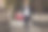 一个人走在街上，手里拿着一杯咖啡图片下载