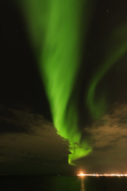 冰岛雷克雅未克市的北极光图片下载