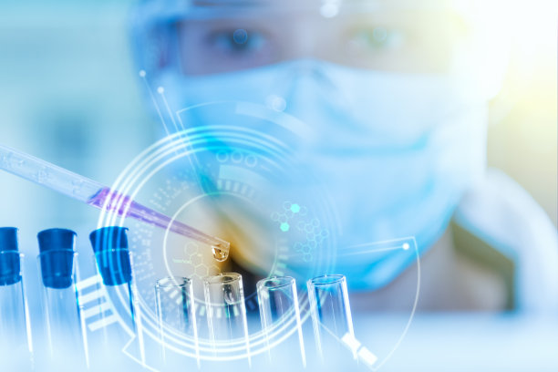 从事分析和科学概念工作的科学家。素材图片