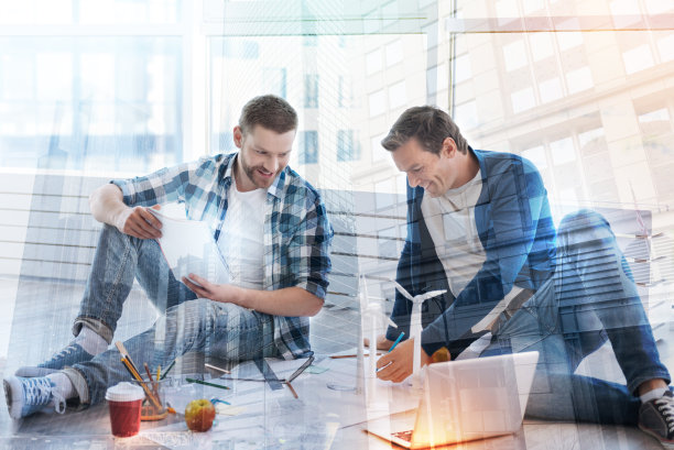 两个人在讨论正确的变体图片下载