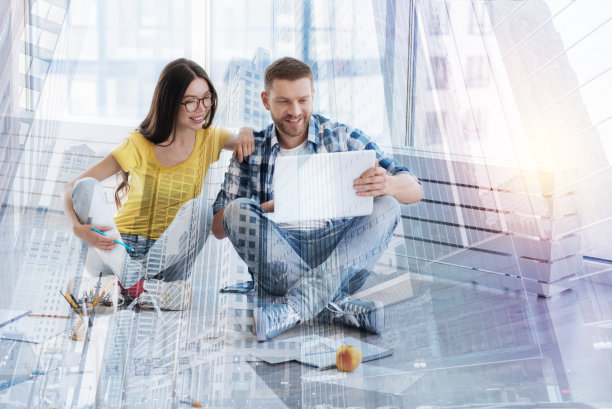 积极愉快的同事准备项目图片下载