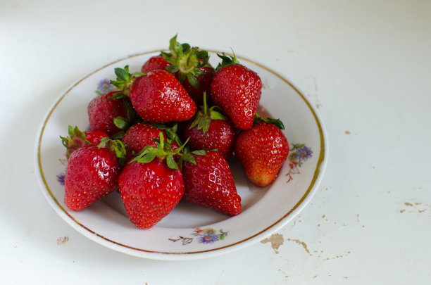 红色的草莓图片下载