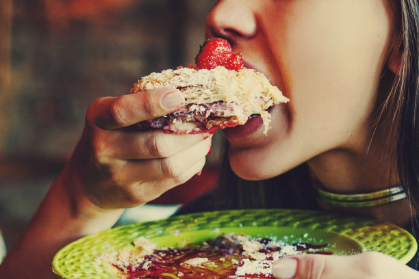 人们外出就餐。图片下载