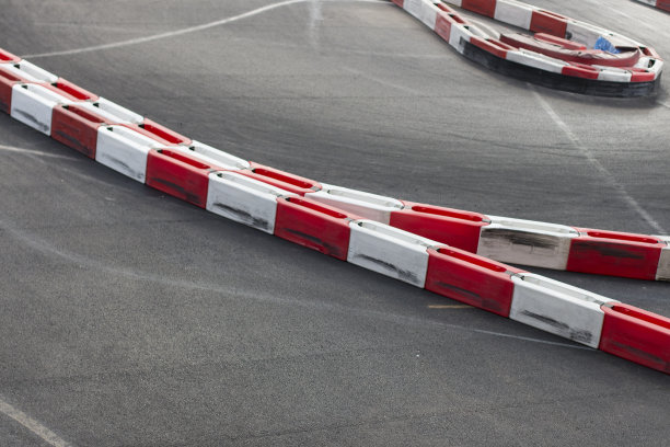 赛车轨道壁垒图片下载