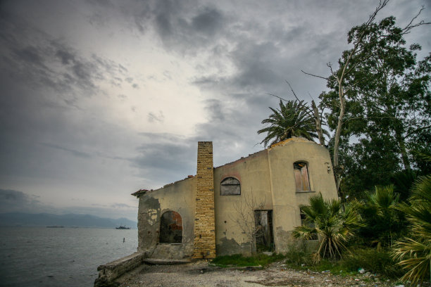 秋天的伊兹密尔城市景观在一个下雨的下午，土耳其图片下载