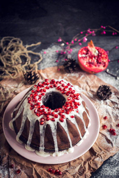 大理石蛋糕，巧克力和石榴素材图片