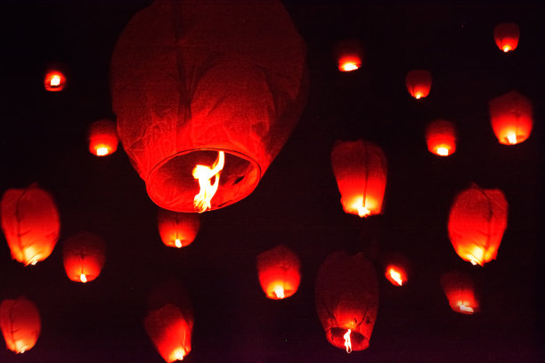 浮动的灯笼图片下载