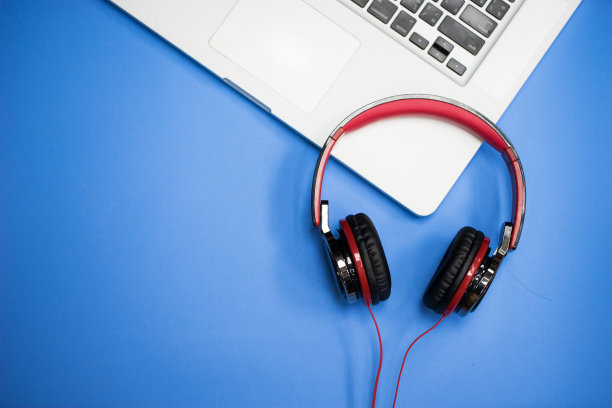 蓝色背景耳机素材图片