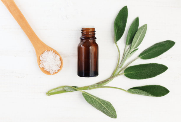 丹参精油和海盐天然护肤图片下载