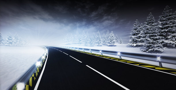 柏油路穿过宁静的冬季景观图片下载