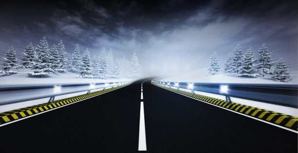 柏油路穿过宁静的冬季景观图片下载