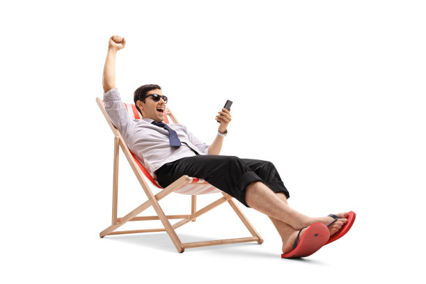 商人看着电话，做着幸福的手势图片下载