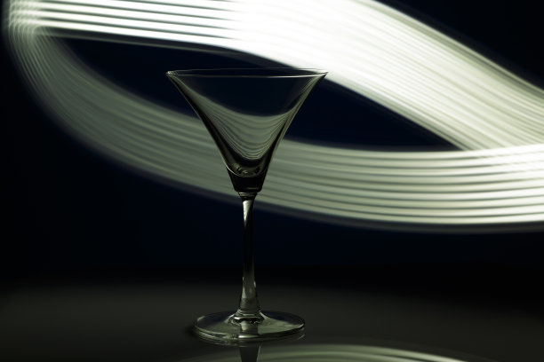 夜总会玻璃的剪影图片下载