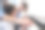 母亲帮助女儿弹钢琴素材图片