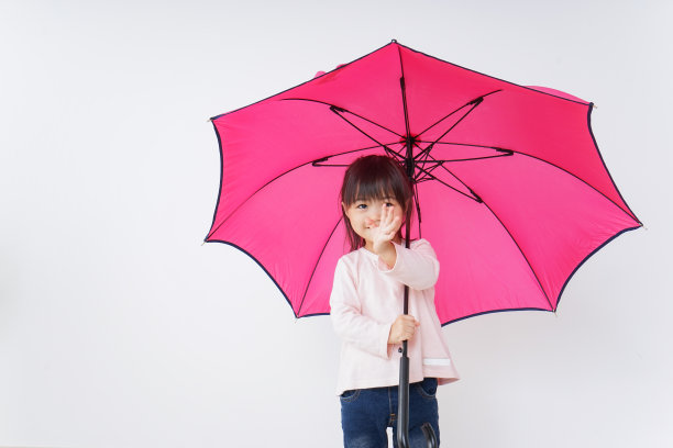 孩子在房间里图片下载