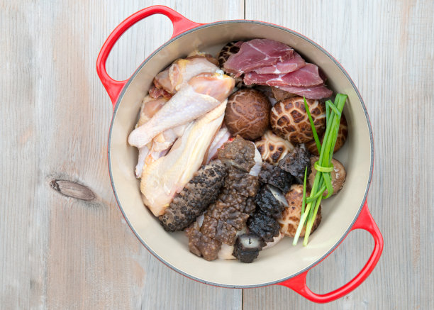 亚洲风味海参鸡汤的原料图片下载