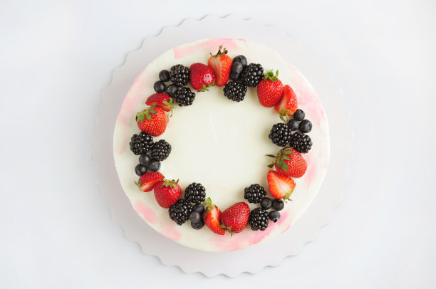 Сake配草莓，蓝莓和黑莓。图片下载