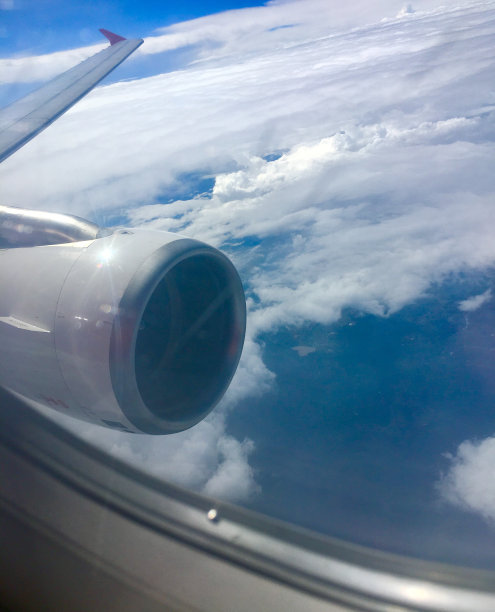 从飞机窗口看-超级白云图片下载