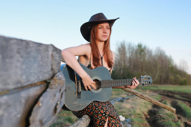 牛仔帽和吉他图片下载