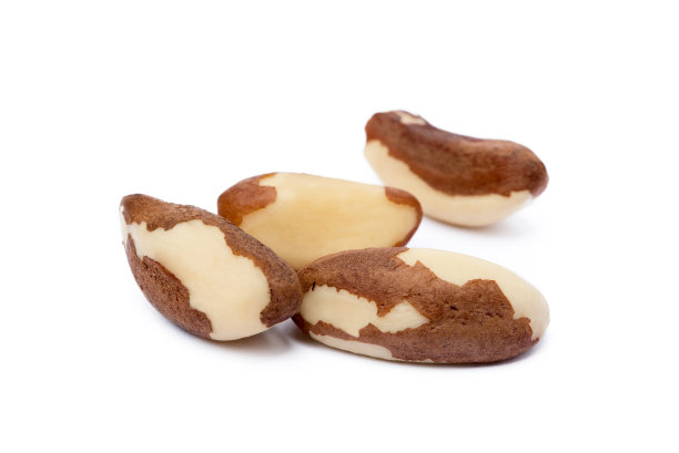 在白色背景上孤立的Para nuts图片下载