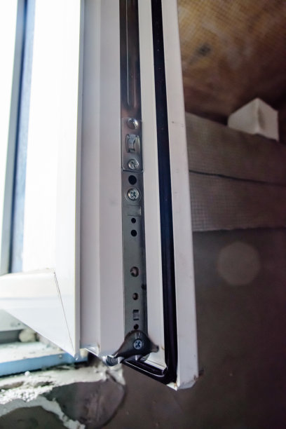 详细照片的现代窗户PVC型材图片下载