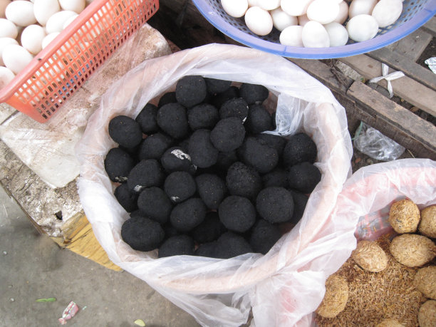 越南市场鸡蛋出售。图片下载