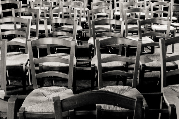 教堂里的木椅图片下载