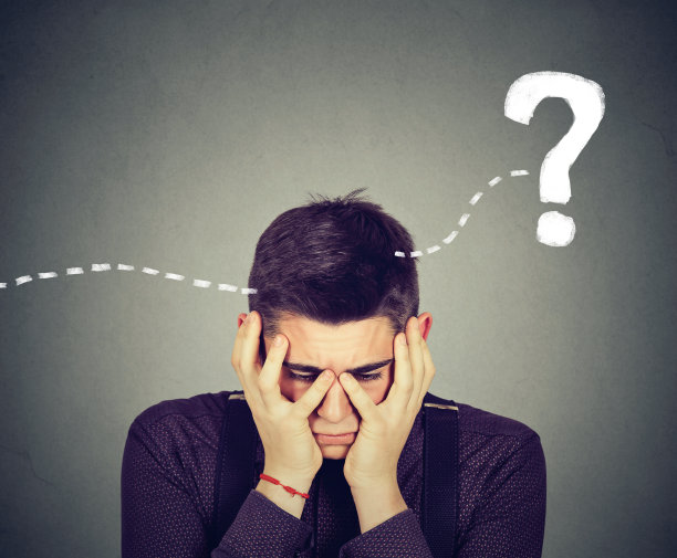 绝望之人正在寻找解决办法图片下载