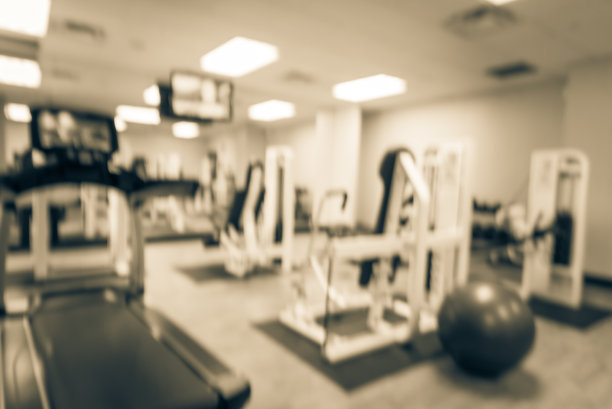 模糊的美国三星级酒店健身中心形象图片下载