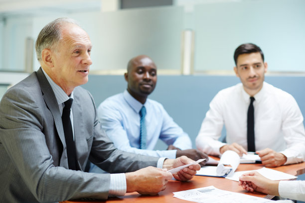 成熟的导演图片下载