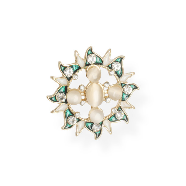 金色圆胸针太阳与月光石在白色的背景图片下载