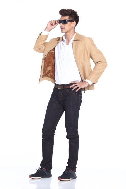 图，商人站在深蓝色的黑色西装图片下载