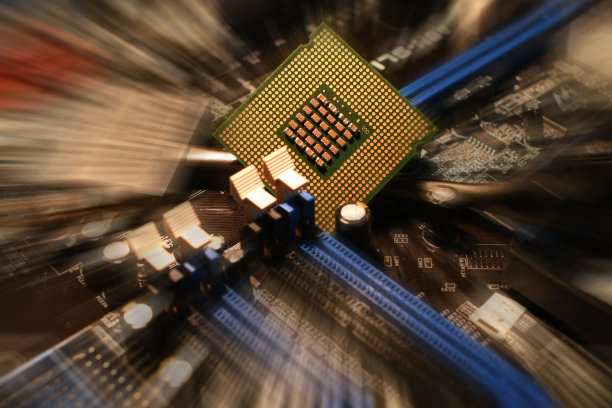 关闭CPU(中央处理单元)处理器在主板上图片下载