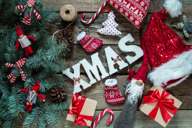 圣诞礼品，圣诞图案的礼品袋图片下载