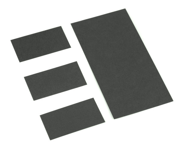 模拟的黑色空白名片扇形堆叠。身份设计，公司模板，公司风格，空白名片孤立在白色背景。图片下载