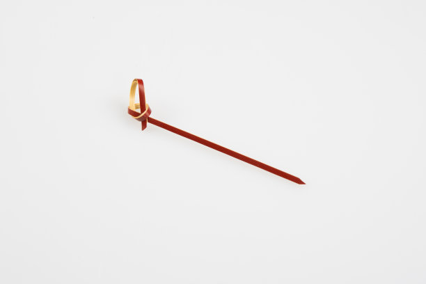 鸡尾酒棒孤立在白色背景图片下载