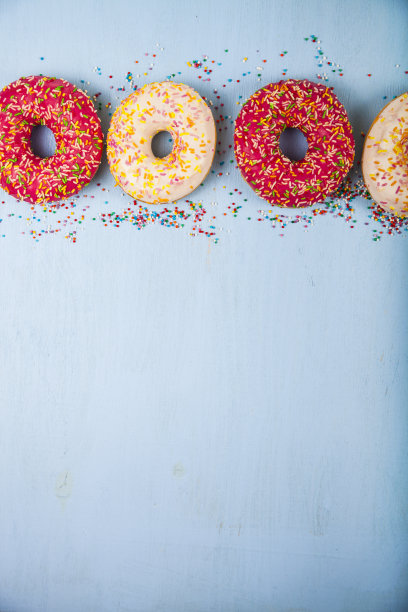 五彩缤纷的甜甜圈特写图片下载