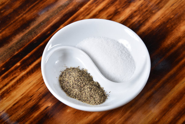 盐和胡椒图片下载