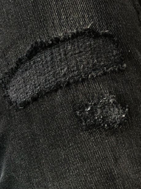 黑色破牛仔裤图片下载