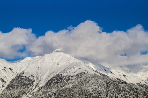 一览滑雪胜地红波利亚纳山，索契，俄罗斯。图片下载