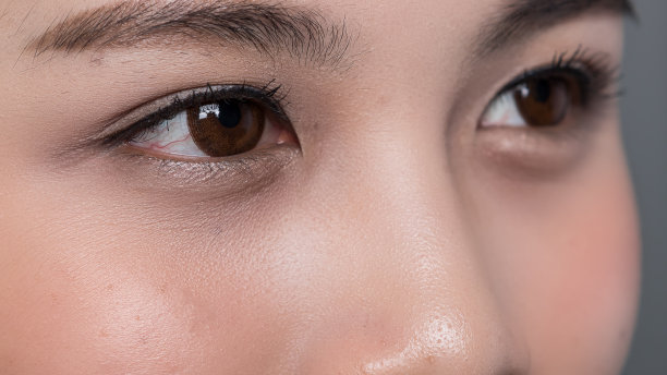 近距离观察亚洲女性图片下载