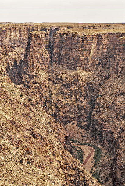 亚利桑那州卡梅隆附近的小科罗拉多河和峡谷图片下载