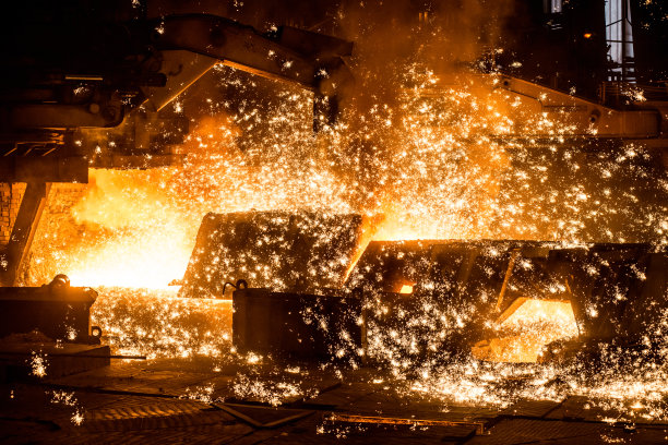 带火花的高炉图片下载
