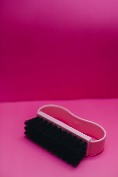 粉红色的衣服刷图片下载