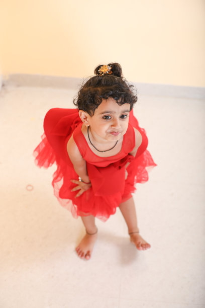 孩子在玩耍，鼓掌，微笑图片下载