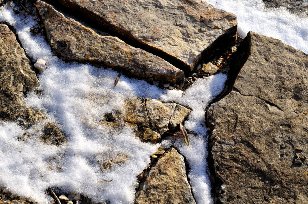 石板上的雪图片下载