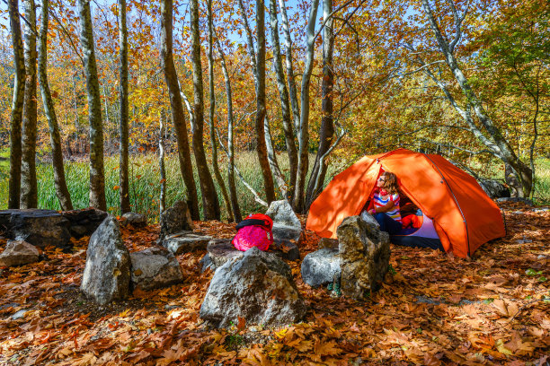 水桶是来自埃吉尔迪尔湖的。伊斯巴达/土耳其。图片下载