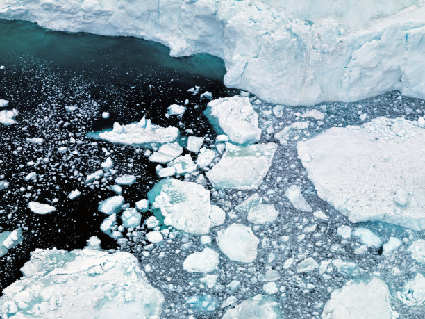 鸟瞰格陵兰岛的冰山图片下载
